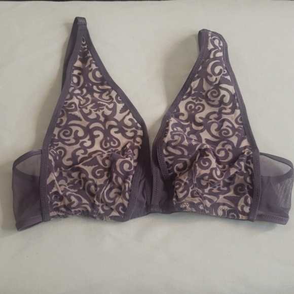 Victoria's Secret Other - NWT Victoria Secret Velvet Bralette. Hp🔥🔥🔥